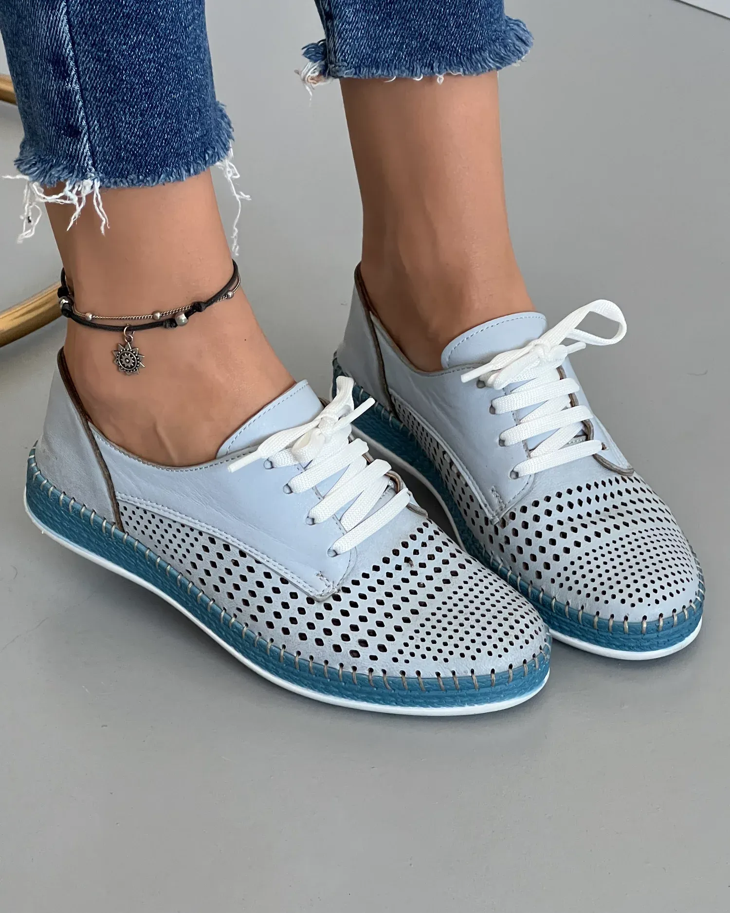 products/580/pantofi-casual-de-dama-piele-naturala-cu-talpa-cusuta-perforati-albastri-akbm133-3-23178.webp