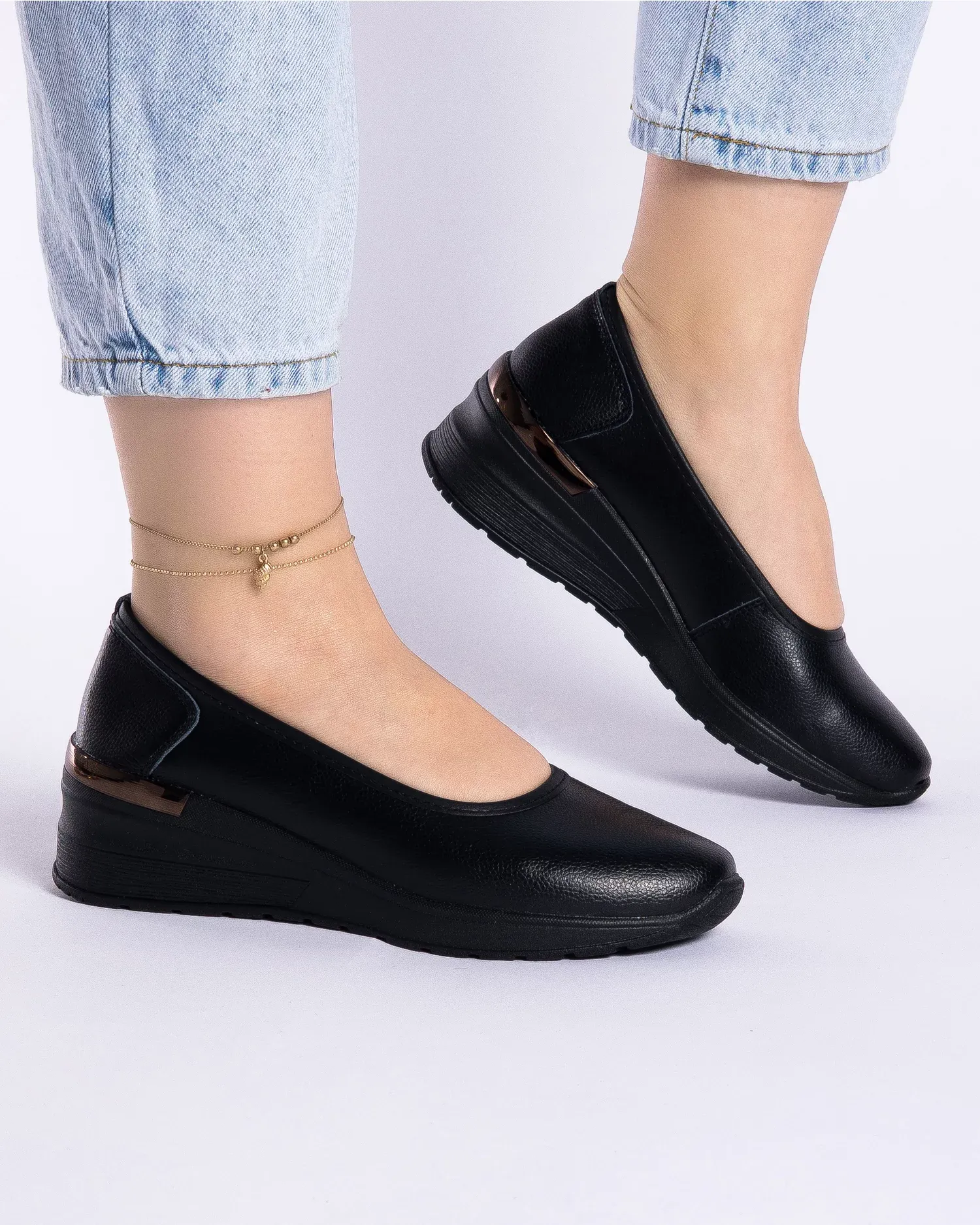 products/580/pantofi-casual-negri-piele-naturala-cu-insertii-argintii-aw175-15900.webp