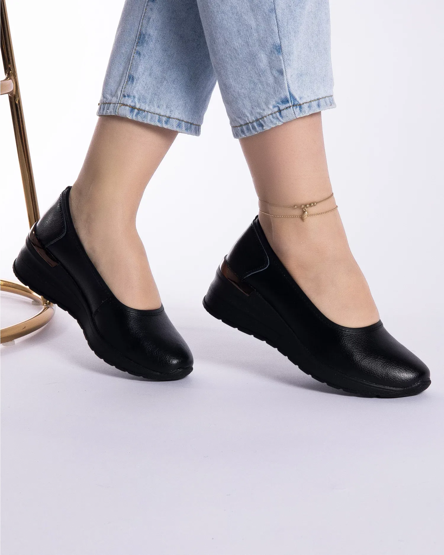 products/580/pantofi-casual-negri-piele-naturala-cu-insertii-argintii-aw175-15903.webp