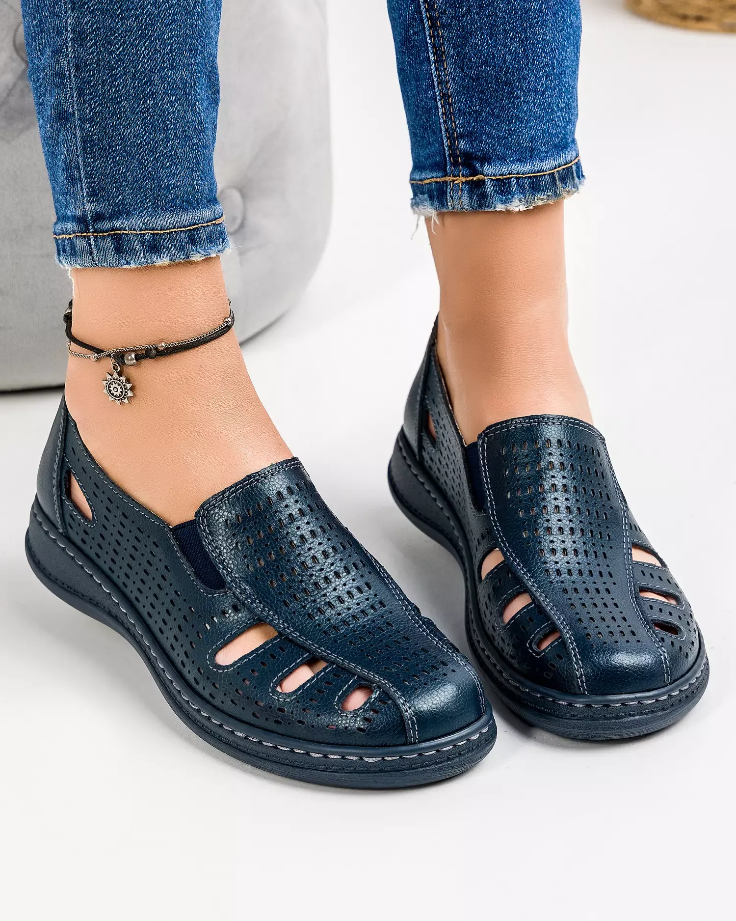 products/580/pantofi-casual-piele-naturala-dama-cu-elastic-perforati-bleumarin-xh047-44754.webp