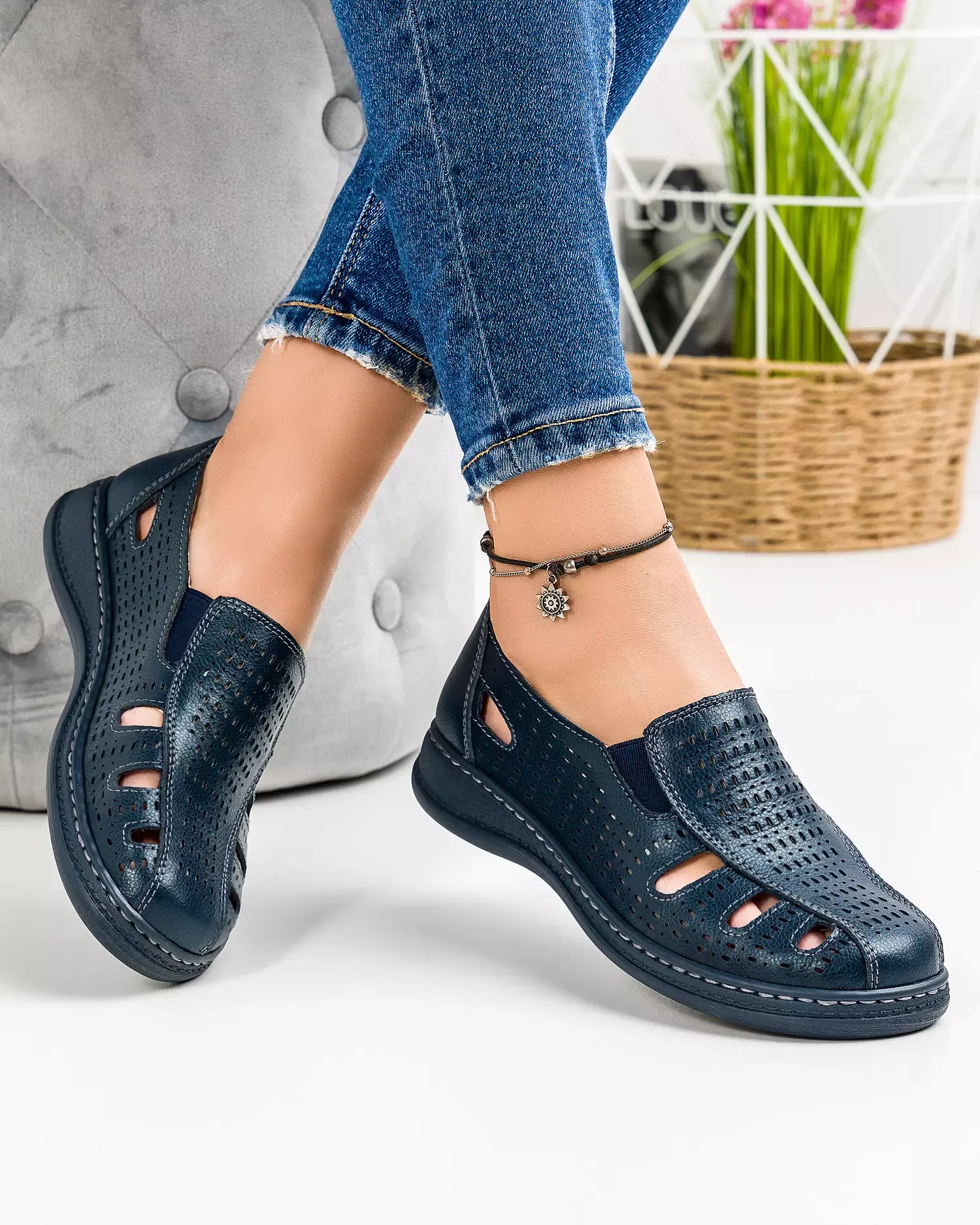 products/580/pantofi-casual-piele-naturala-dama-cu-elastic-perforati-bleumarin-xh047-44757.webp
