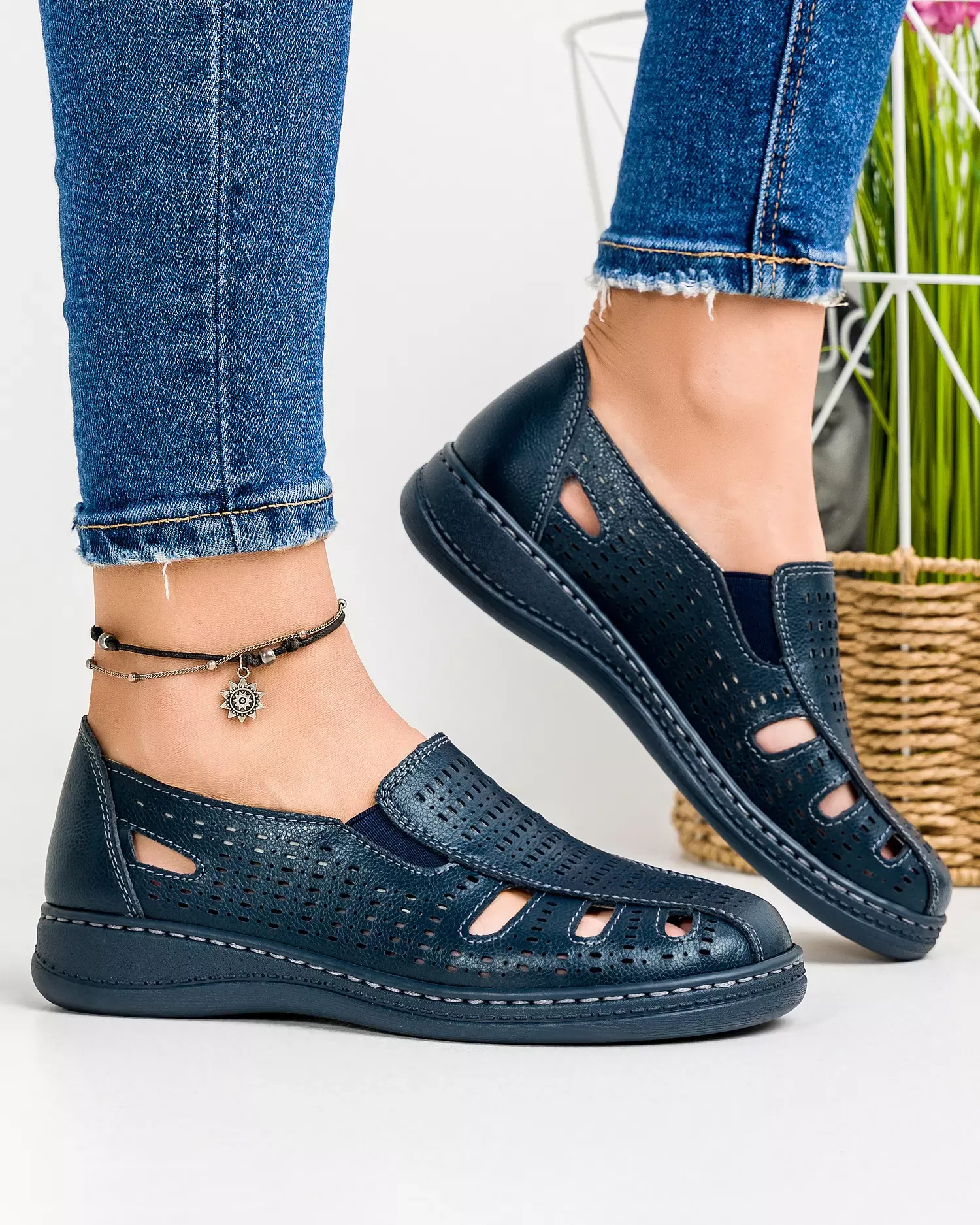 products/580/pantofi-casual-piele-naturala-dama-cu-elastic-perforati-bleumarin-xh047-44760.webp