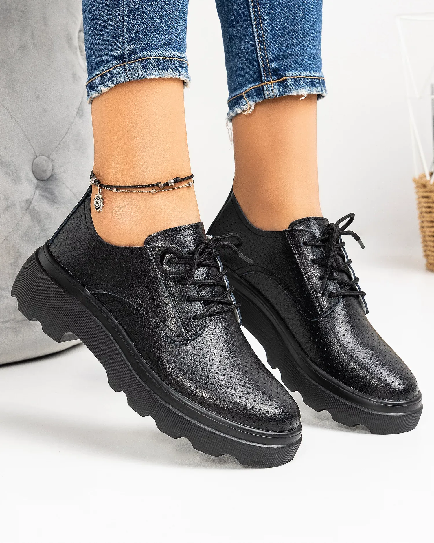 products/580/pantofi-casual-piele-naturala-perforati-negri-aw382-29505.webp