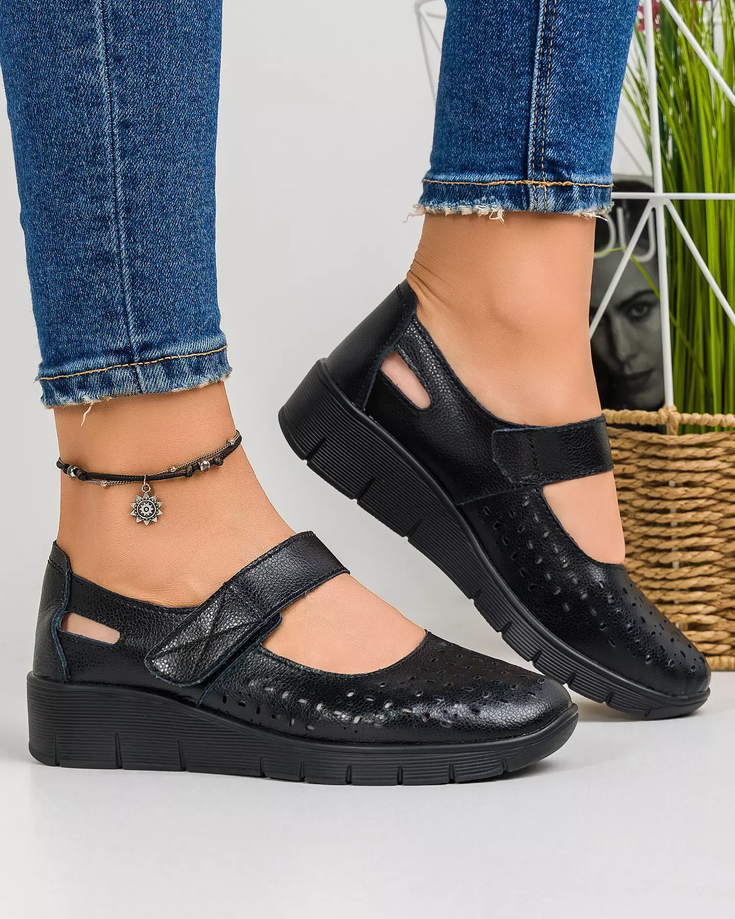 products/580/pantofi-cu-bareta-piele-naturala-casual-perforati-negri-vk-f001-459-46308.webp
