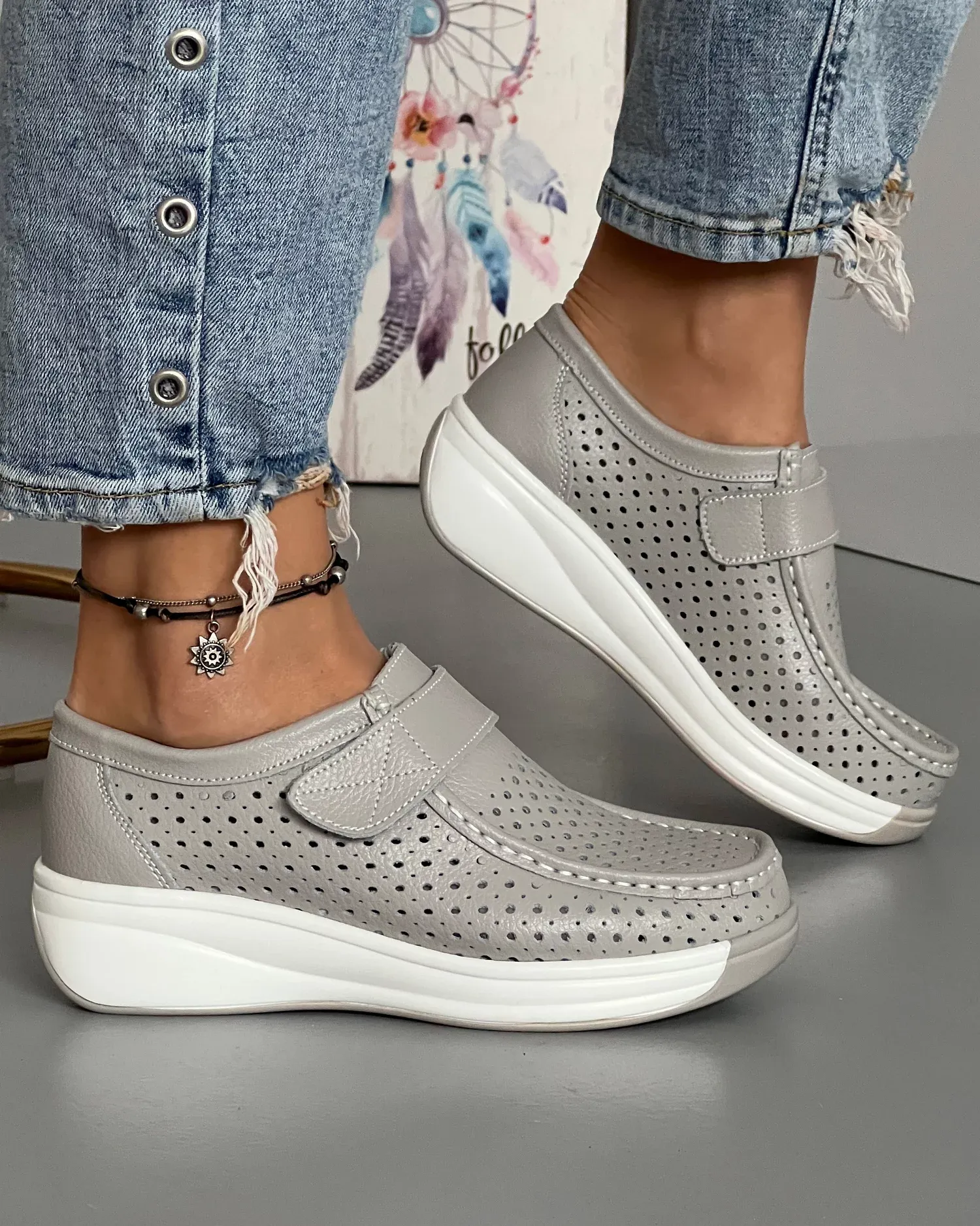 products/580/pantofi-dama-casual-cu-bareta-perforati-piele-naturala-gri-deschis-xh-3243-19002.webp