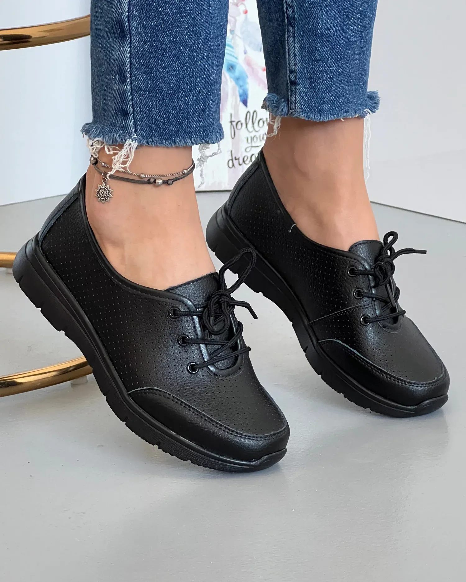 products/580/pantofi-negri-casual-perforati-cu-siret-din-piele-naturala-xh-3401-20364.webp