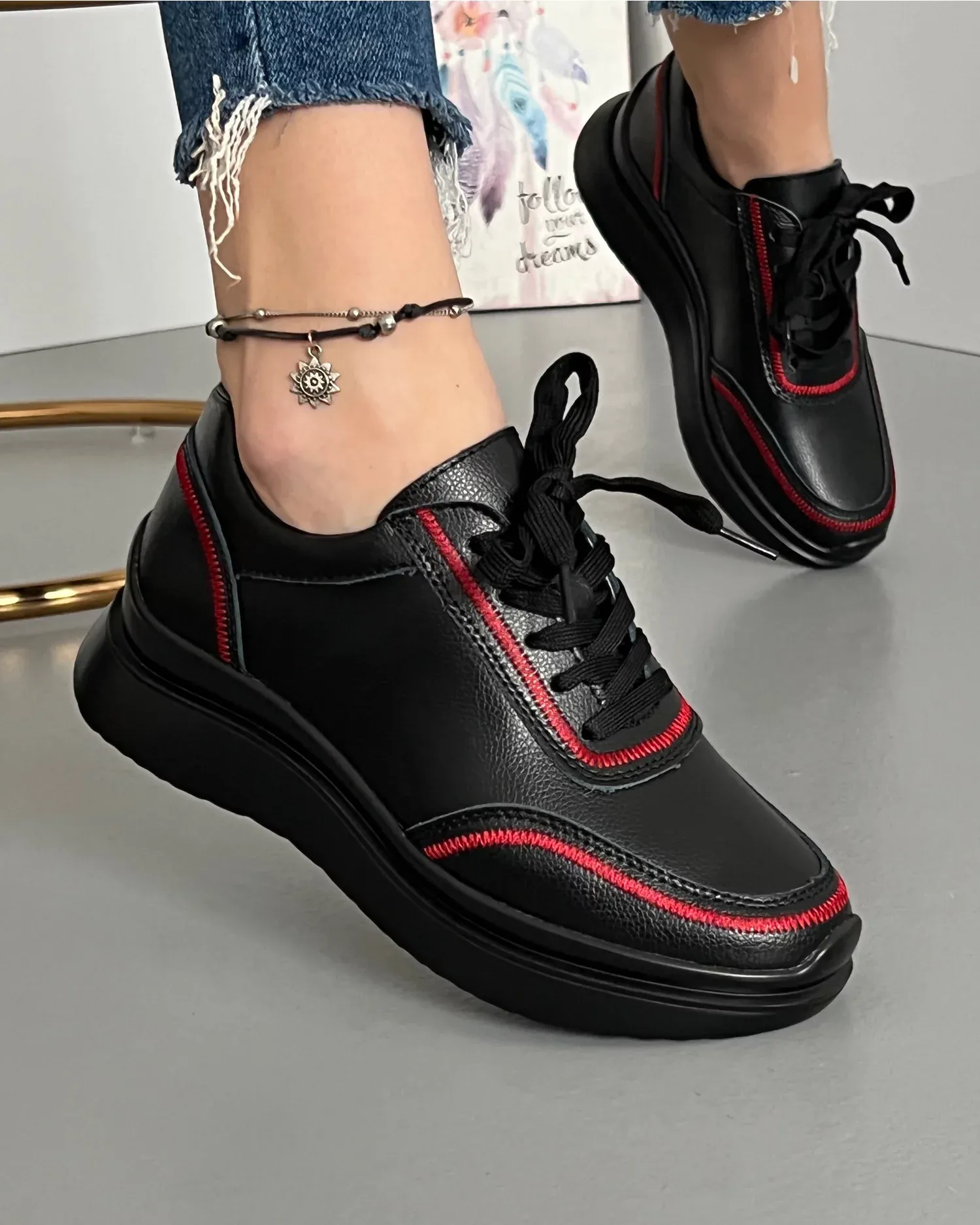 products/580/pantofi-negri-piele-naturala-cusatura-decorativa-rosie-aw353-16140.webp