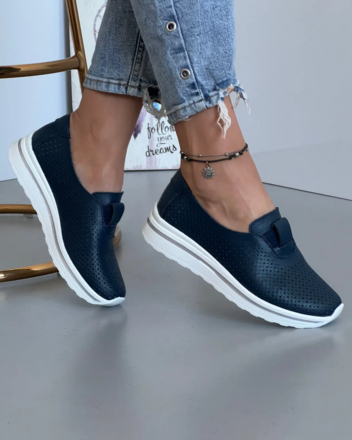 products/580/pantofi-piele-naturala-casual-bleumarin-perforati-xh-3011-18930.webp