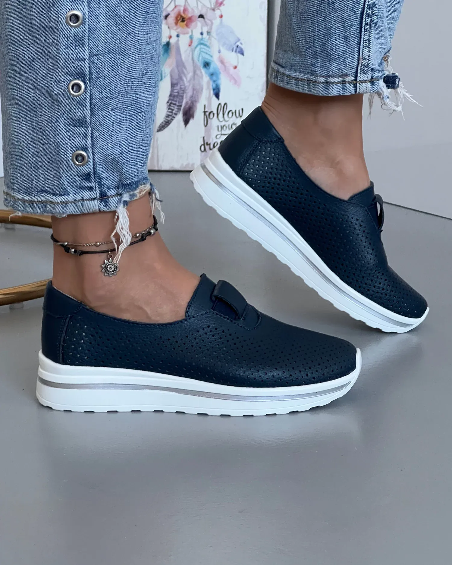 products/580/pantofi-piele-naturala-casual-bleumarin-perforati-xh-3011-18933.webp