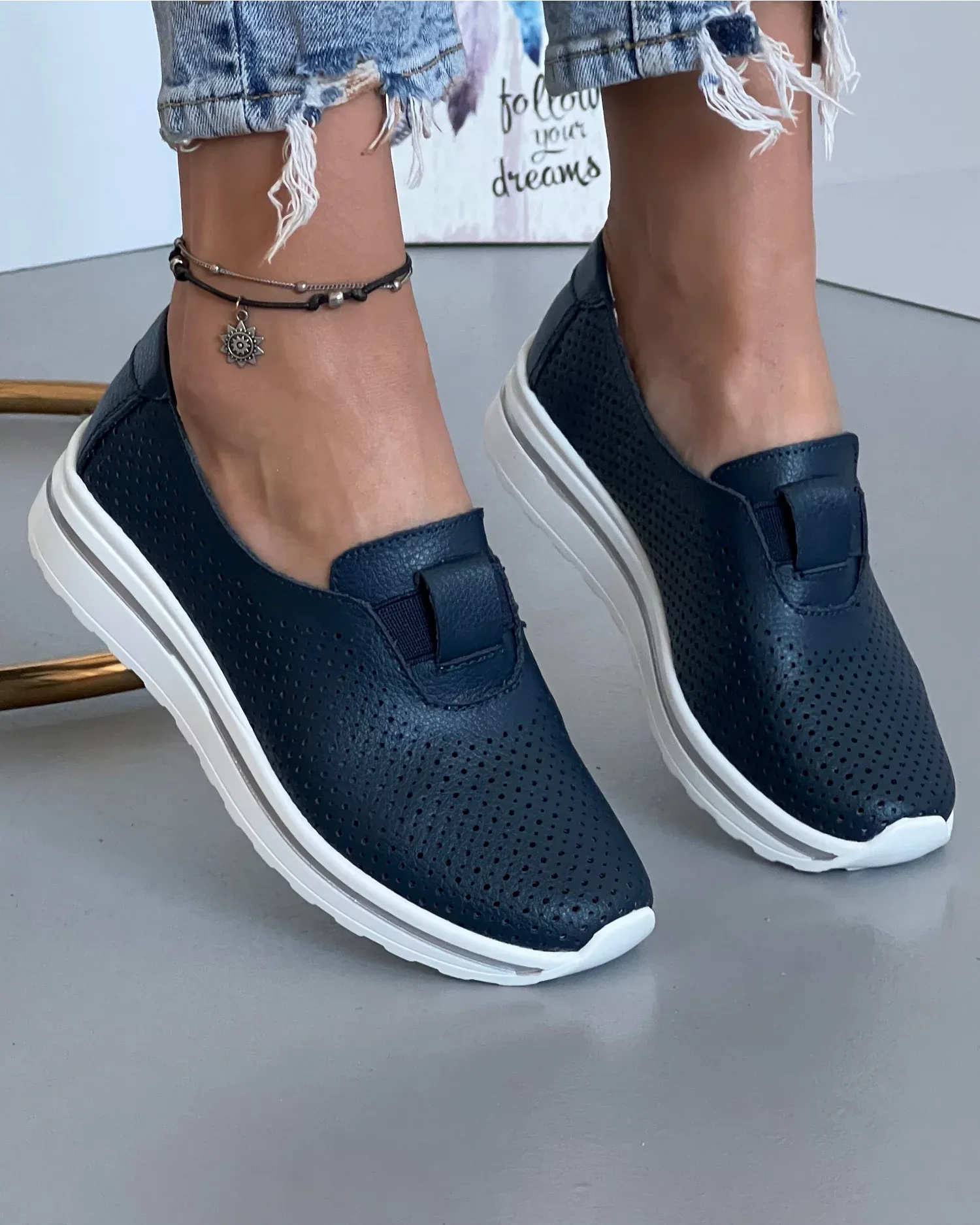 products/580/pantofi-piele-naturala-casual-bleumarin-perforati-xh-3011-18936.webp