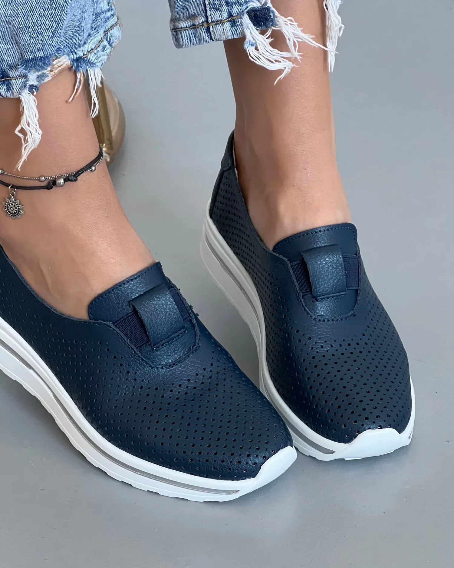 products/580/pantofi-piele-naturala-casual-bleumarin-perforati-xh-3011-18939.webp