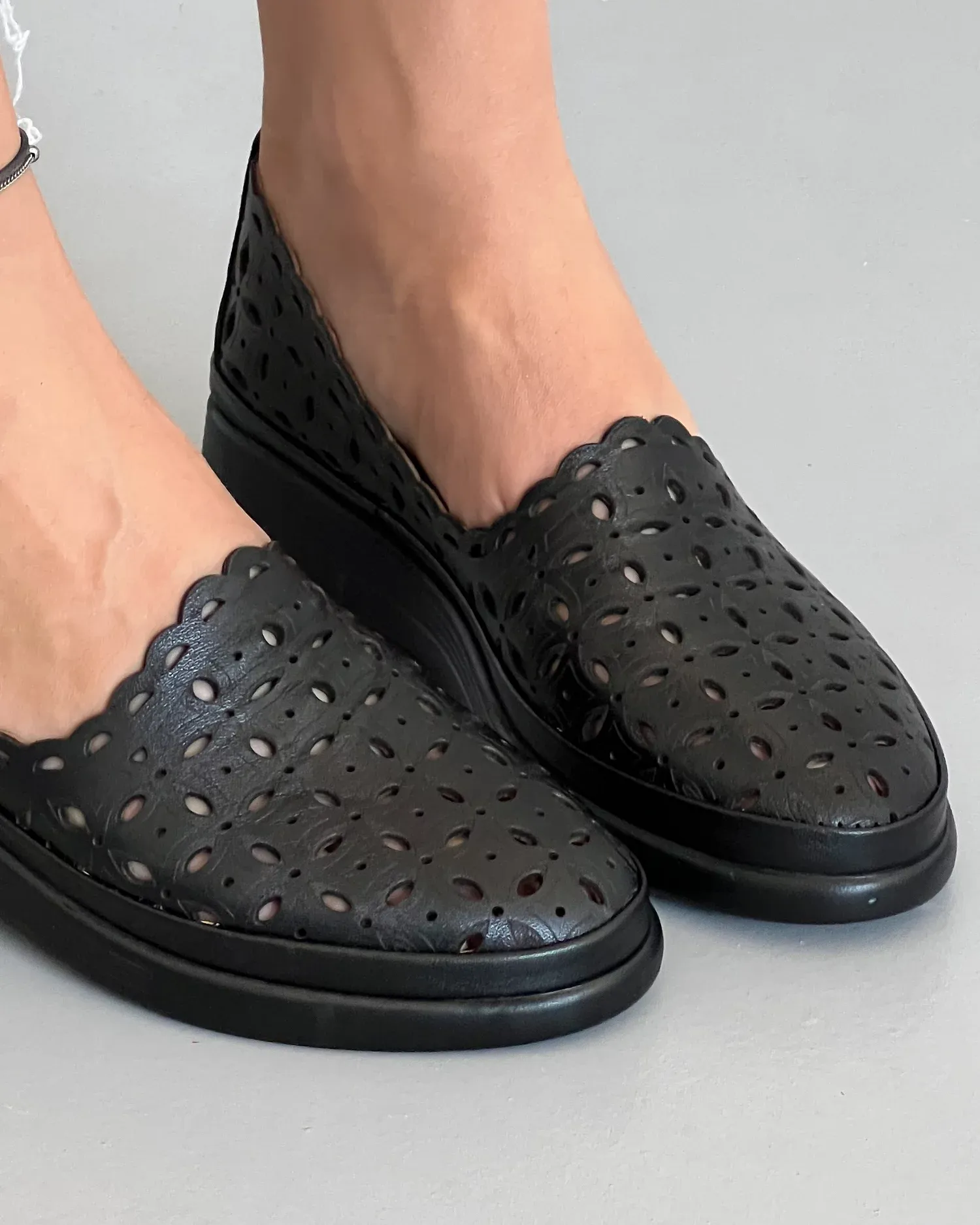 products/580/pantofi-piele-naturala-casual-perforati-negri-akb02-23043.webp