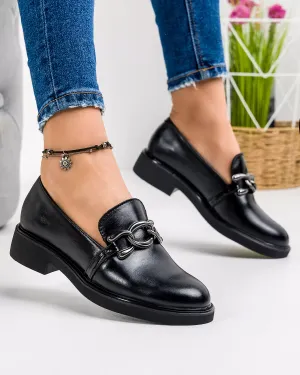Pantofi casual de dama din piele naturala lucioasa negri cu accesoriu metalic PC823