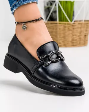 Pantofi Casual - Pantofi casual de dama din piele naturala lucioasa negri cu accesoriu metalic PC823