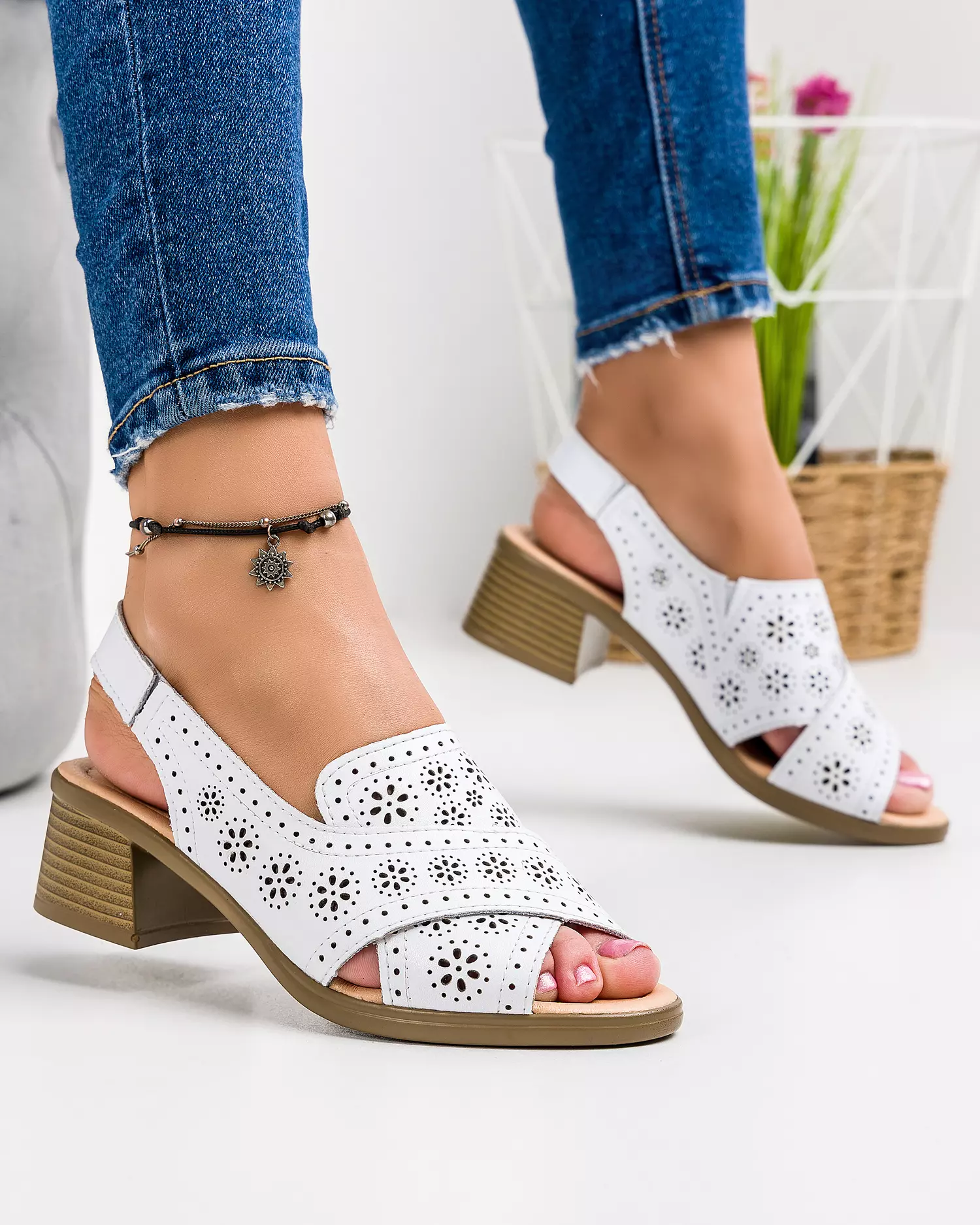 sandale-decupate-piele-naturala-albe-jy68912-44097-2.webp