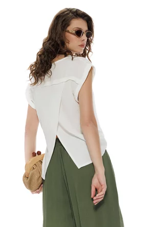 Bluza dama de vara din vascoza alba premium croi petrecut la spate si colier din lemn