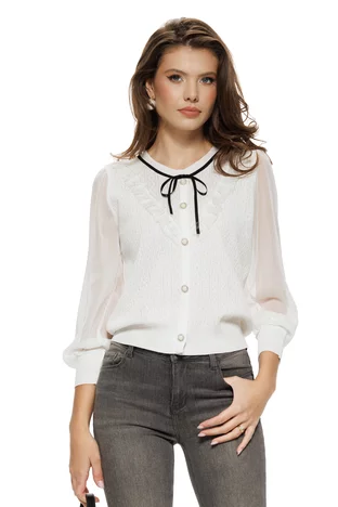 Bluza dama eleganta alba din tricot fin cu maneci de voal aplicatii de dantela nasturi perla si fundinta in contrast