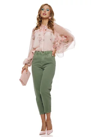 Bluza dama eleganta din voal matasos roz imprimeu floral cu volanase romantice