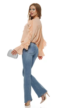 Bluza dama eleganta din voal piersica cu volane sofisticate conturate cu dantela