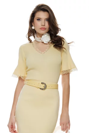 Bluza dama eleganta galben din vascoza premium cu contururi din dantela fina