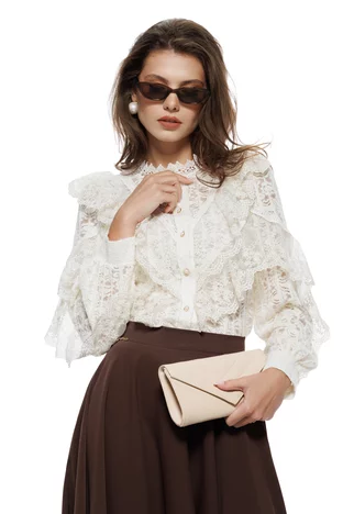 Bluza dama eleganta ivoire din dantela catifelata cu jabou amplu dantelat si nasturi perla
