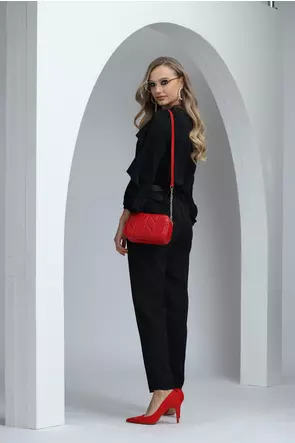 Bluza dama neagra cu volan inedit si guler de dantela