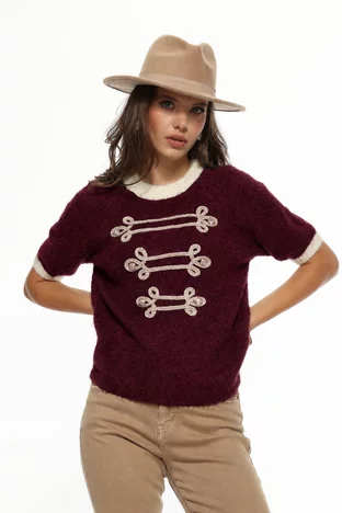 Bluza dama premium din tricot pufos bordo cu brandemburguri aurii si nasturi metalici