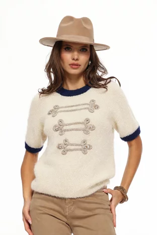 Bluza dama premium din tricot pufos crem cu brandemburguri aurii si nasturi metalici