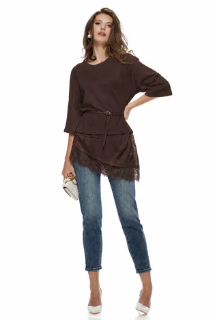 Bluza dama tricotata maro din vascoza cu insertii satinate dantela si curea