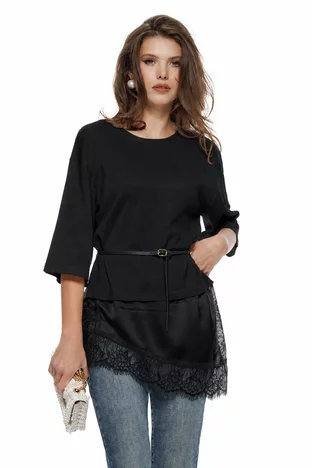Bluza dama tricotata neagra din vascoza cu insertii satinate dantela si curea