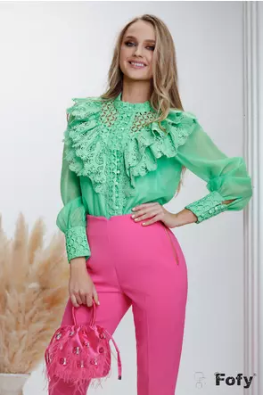 Bluza dama verde tonic din organza cu aplicatii sofisticate de dantele si maiou inclus