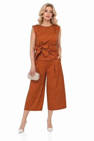 Compleu dama casual din bumbac 100% teracota cu buline pantalon cu centura si bluza cu nod stilizat