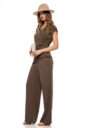 Compleu dama elegant moccacinno din tricot premium pufos vesta cu accesoriu metalic decorativ