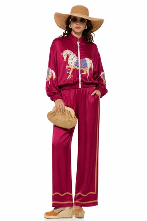 Compleu dama premium bordo din matase naturala si vascoza satinata imprimeu cal bohemian