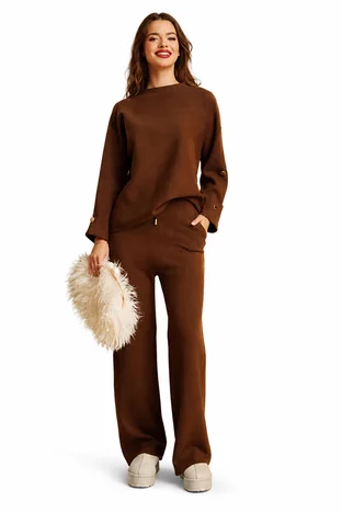 Compleu dama premium gros maro cu pantalon cu buzunare si pulover cu nasturi aurii