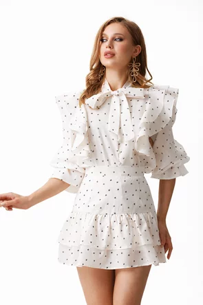 Compleu dama spectaculos cloud dancer cu inimioare fusta cu volane si bluza cu funda