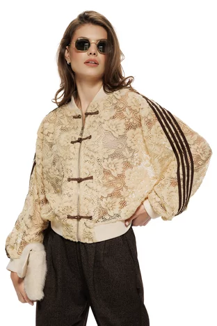 Jacheta dama premium din dantela bej cu ornamente brandemburg
