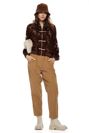 Pantalon dama cu talie inalta din bumbac raiat bej cu dungi fine si curea