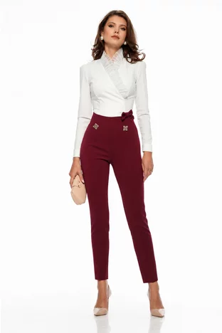 Pantaloni Fofy dama bordo cu talie inalta croi conic si accesoriii aurii cu strasuri in talie