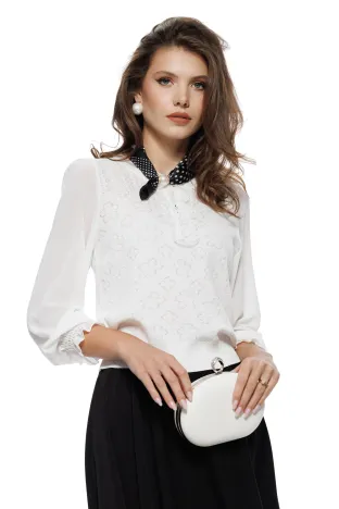 Bluza dama eleganta alba din tricot fin cu maneci de voal jabou fin dantelat cu perle si cristale