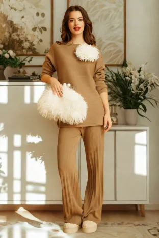 Compleu dama premium bej cu pantalon larg si pulover maneca fluture