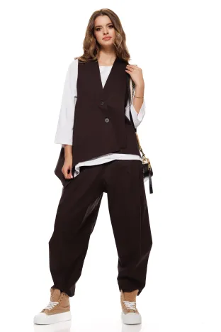 Compleu dama premium maro cu croi modern asimetric vesta si pantaloni din bumbac