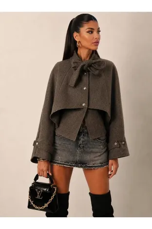Jacheta dama premium din stofa maro cu maneca fluture si funda innodata