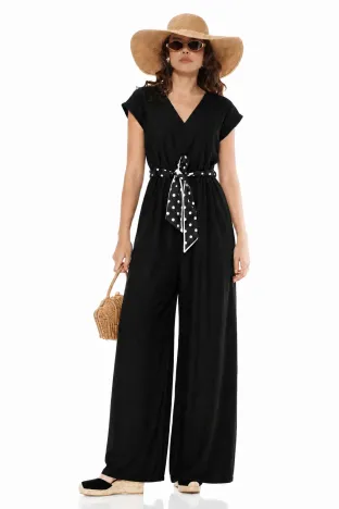 Salopeta de vara din vascoza neagra decoltata cu pantalon lejer si esarfa cu buline