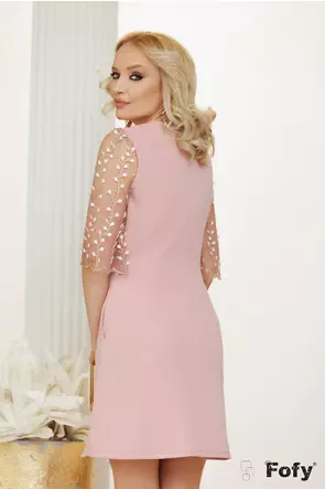 Rochie eleganta Fofy croi in A roz cu broderie 3D si floare cu pene