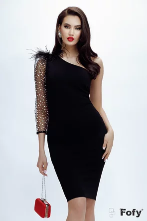 Rochie Fofy de ocazie neagra pe un umar cu floare din pene detasabila si brosa