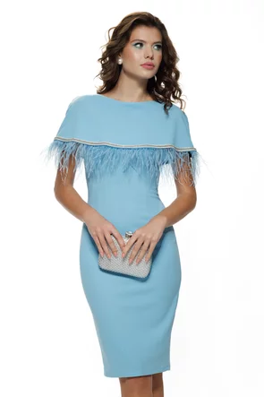 Rochie Fofy elegantă baby blue cu volan  accesorizat  cu stasuri si pene