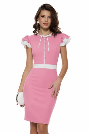 Rochie Fofy roz cu volane la mâneci, talie marcată și detalii elegante