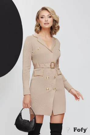 Rochie tricotata bej premium cu guler si clape conturate cu lantisor auriu cordon cu catarama