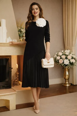 Rochie tricotata neagra premium cu fusta plisata si pulover asimetric